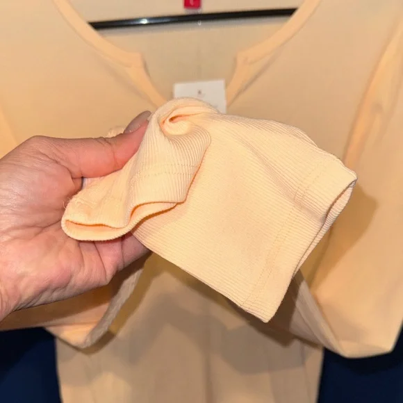 GUESS - NWT Peach Long-Sleeve Ribbed Top Size Large - Picture 10 of 14